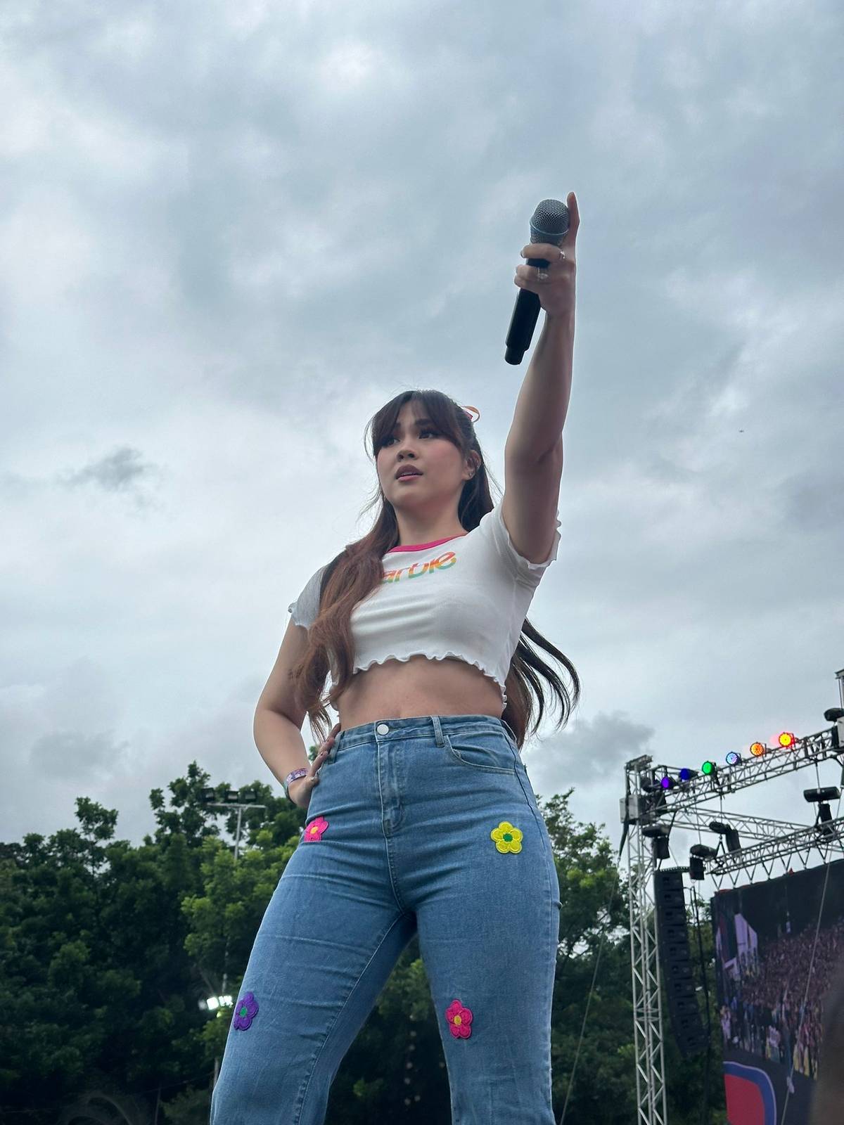 Janella Salvador performed ‘Mahal Kita Pero’